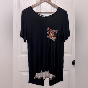 VISION USA Women’s Black Paisley Print Short Sleeve Single Pocket Flyaway Tunic